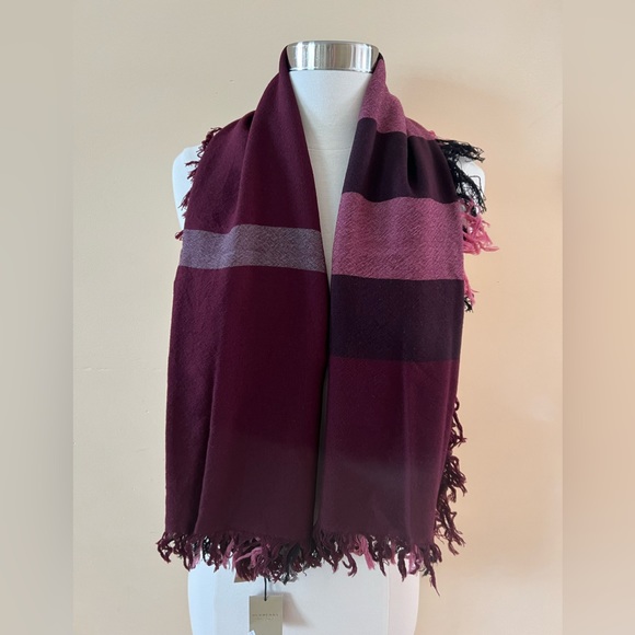 Burberry Check Wool Scarf - Picture 5 of 10